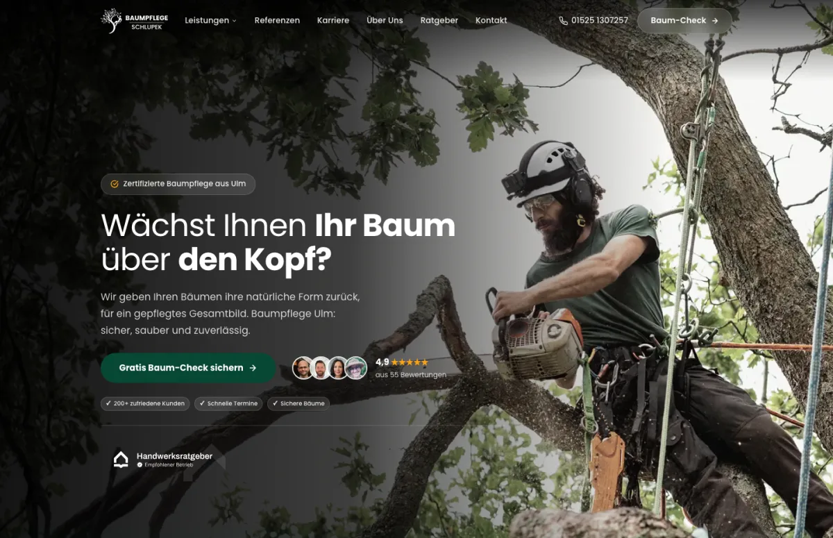 Startseite von Baumpflege Schlupek: Navigation mit Baum-Check-Button, Headline „Wächst Ihnen Ihr Baum über den Kopf?“, grüner Button „Gratis Baum-Check sichern“, 4,9 Sterne aus 55 Bewertungen